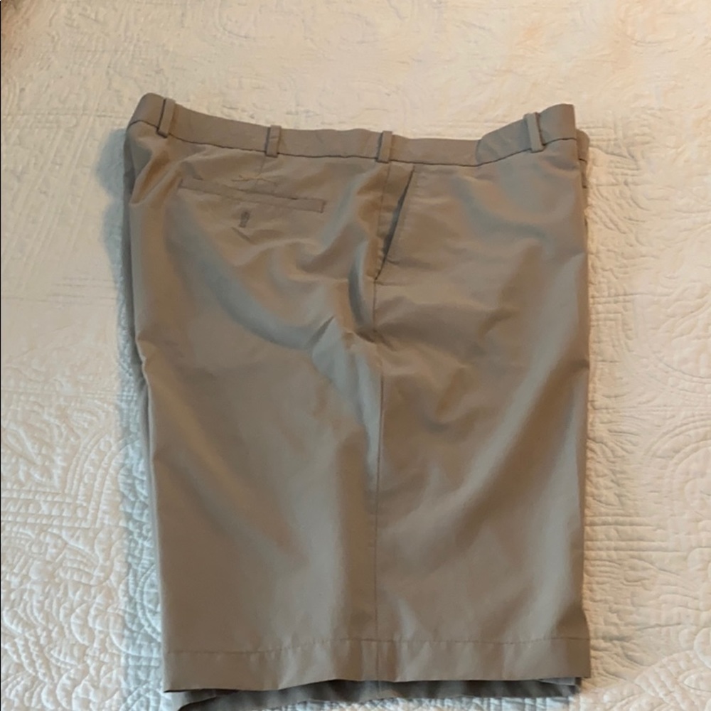 Men’s golf shorts